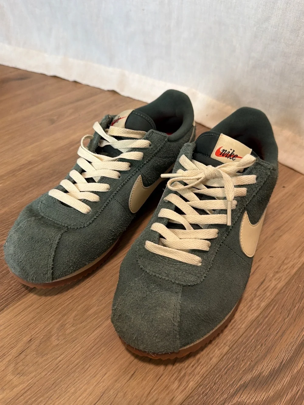 NWOB Nike Cortez Vintage Suede forest green size W11 (UK43)